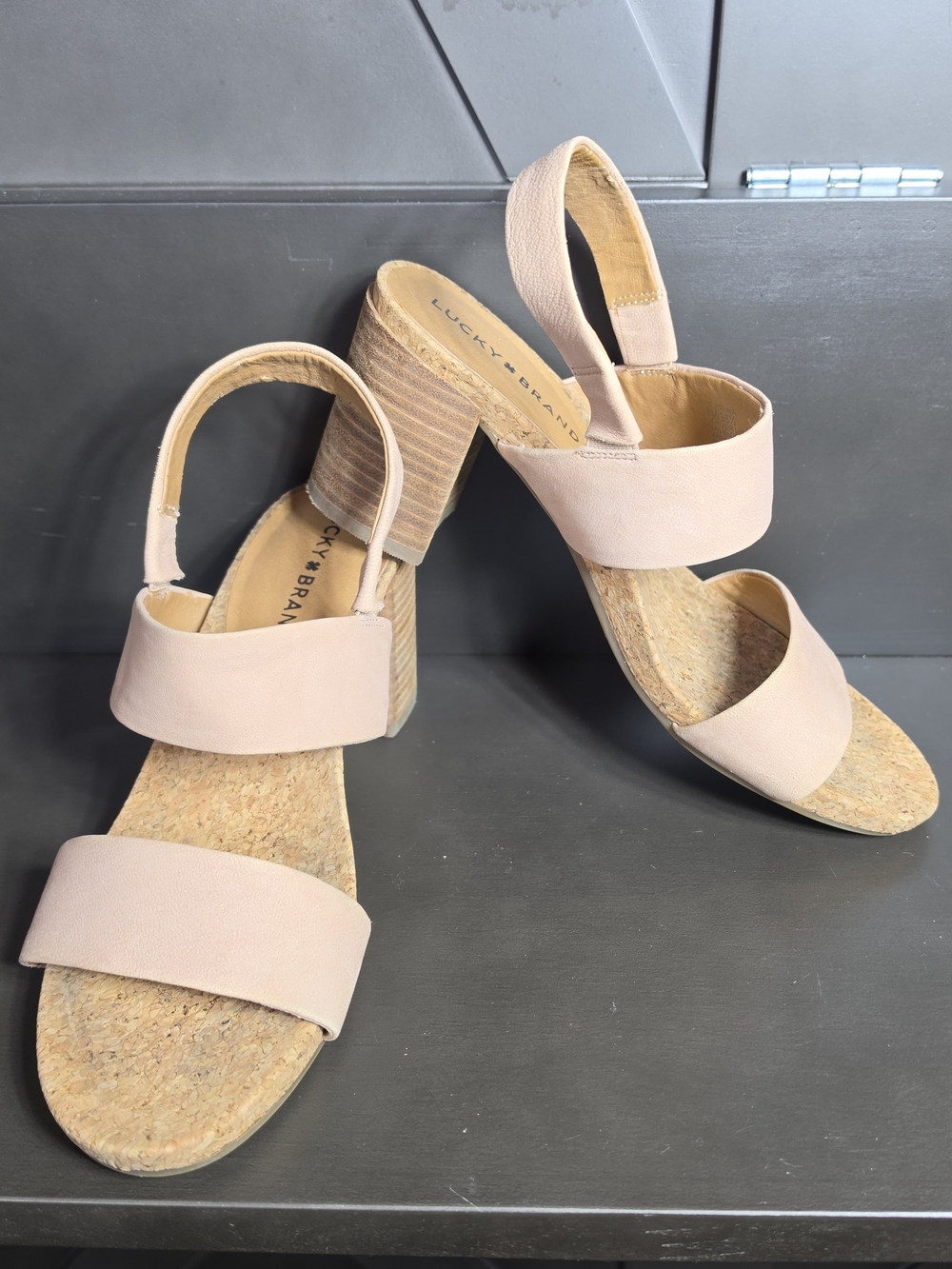 Lucky Brand Women's 8M Cream Tan Block Heel Leather Strappy Sandals